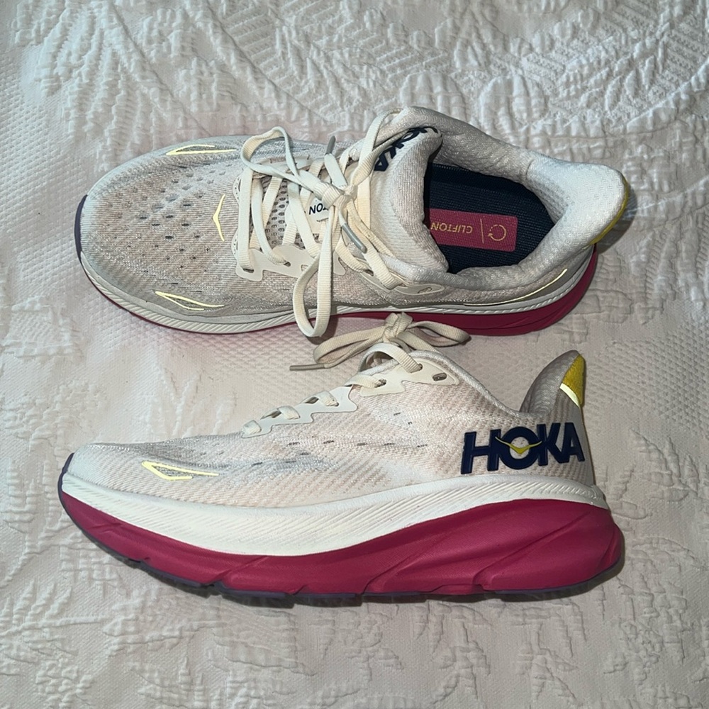 Hoka running shoes- Clifton 9
